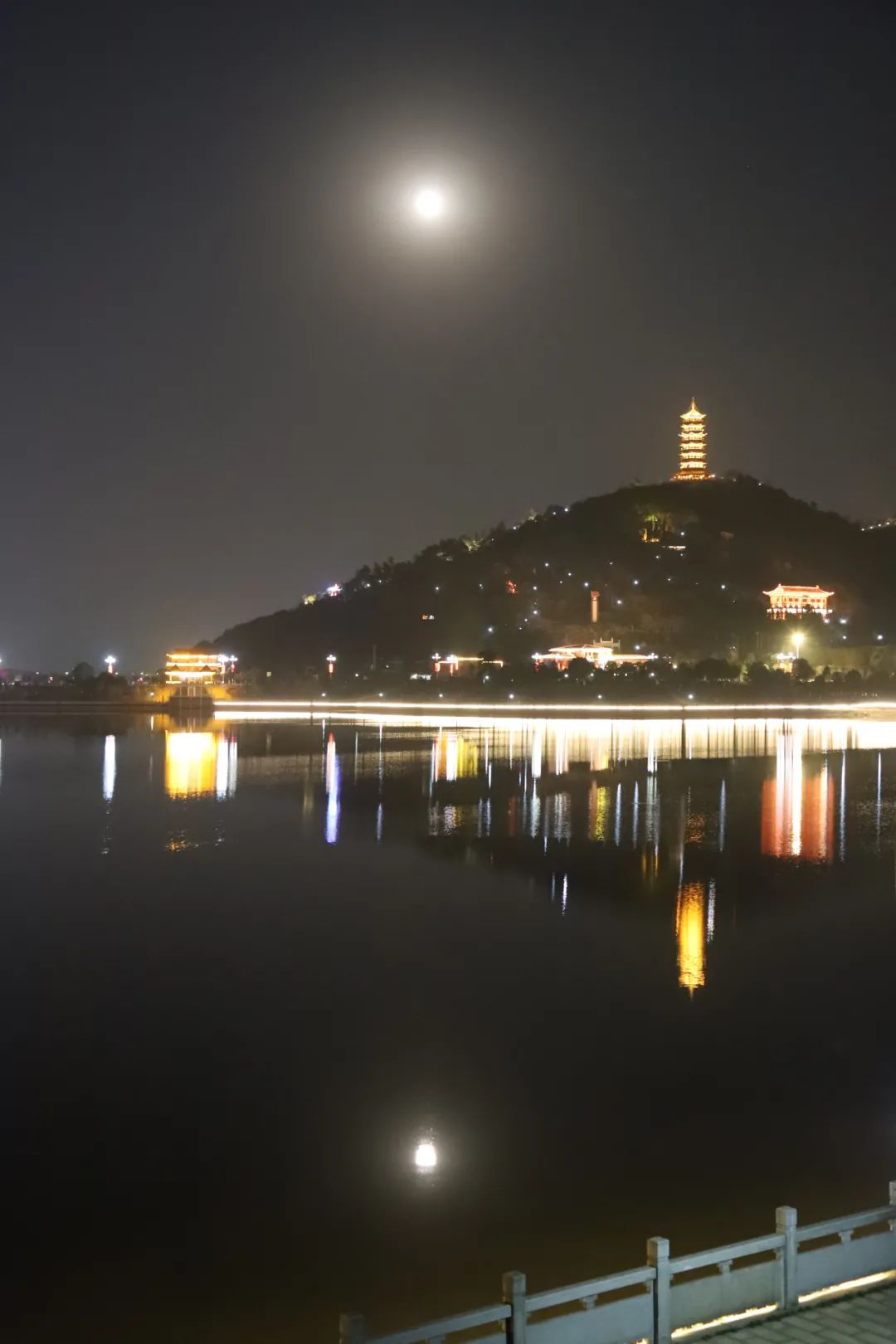 江西都昌皓月当空南山风景区秀美如画