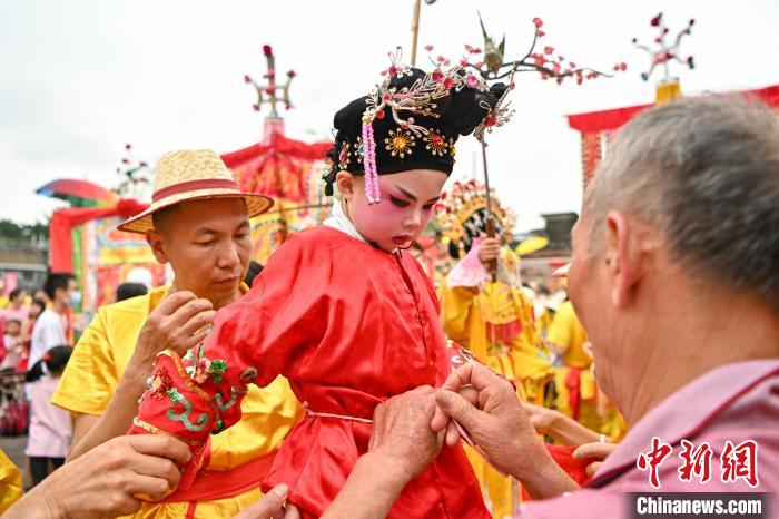 广州番禺沙湾飘色巡游 陈骥旻 摄