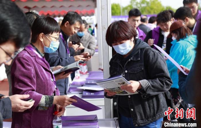 大型高招咨询会在北京建筑大学举办。　北京建筑大学供图