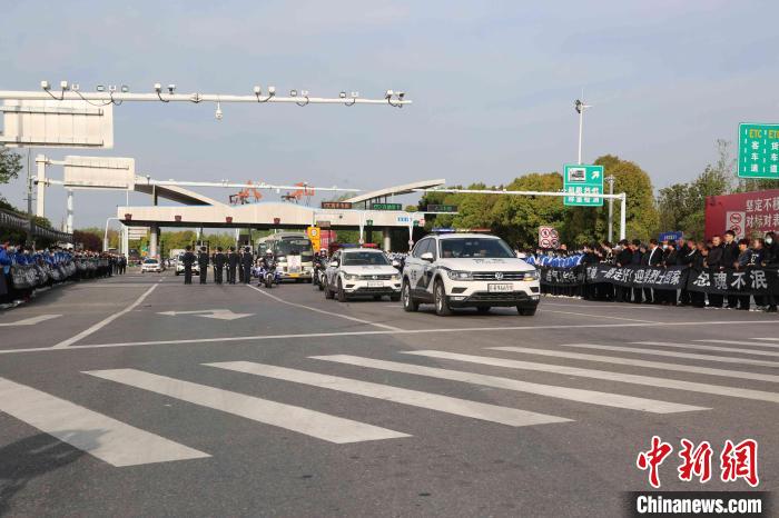 太和县护送烈士编队。　广东海警局 供图