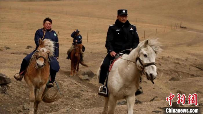 图为科右前旗边境管理大队满族屯边境派出所护边队进行日常巡边。　科右前旗融媒体中心供图