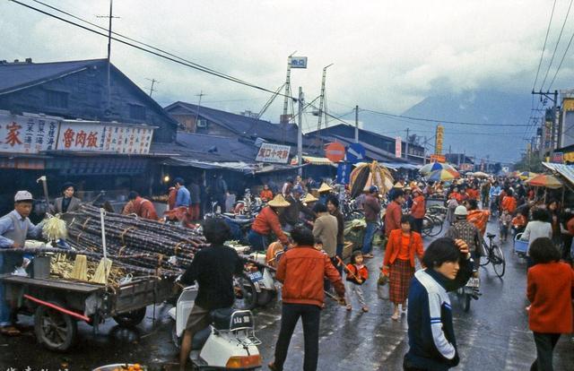 下面拍摄于1979年的中国台湾省老相片:台湾自1960年代起推行出口导向