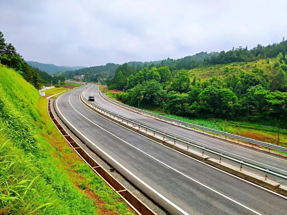安远县 g358安远县路段,通往三百山景区的旅游公路