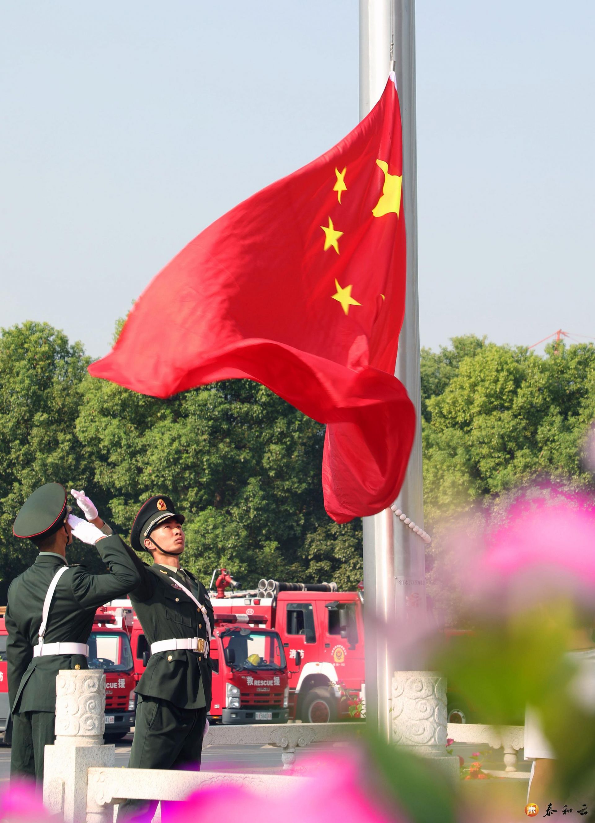 新中国成立升国旗图片图片