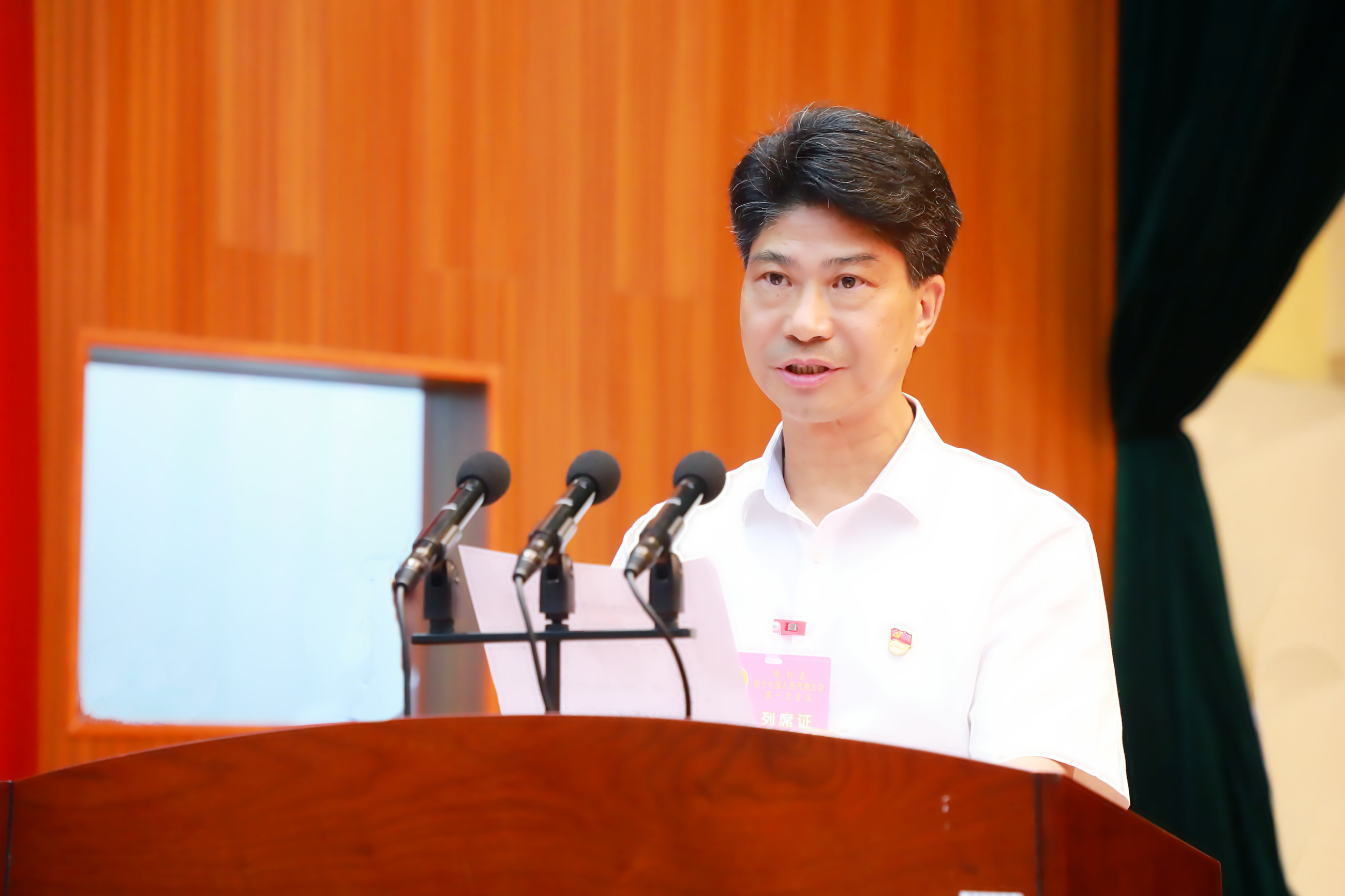 曾盈昌说,过去五年,是全县上下凝心聚力实现"十三五"