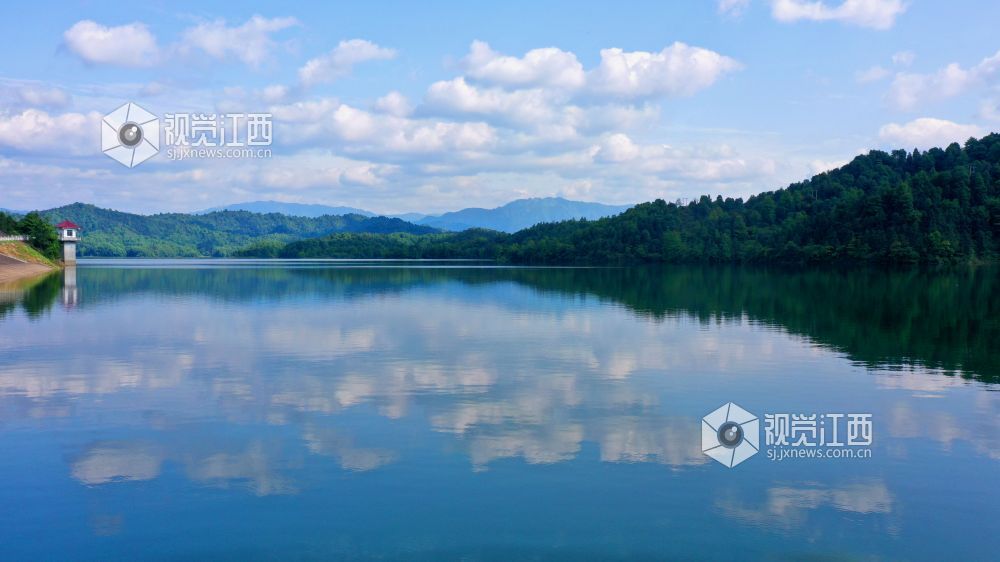 江西泰和：水碧岸绿风景如画