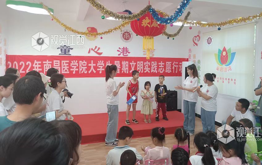 江西泰和：爱幼敬老服务行
