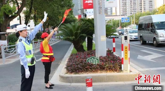 临海市区街头掠影 临海市委宣传部供图 摄