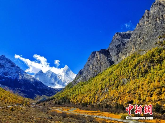 央迈勇雪山。甘孜文旅供图