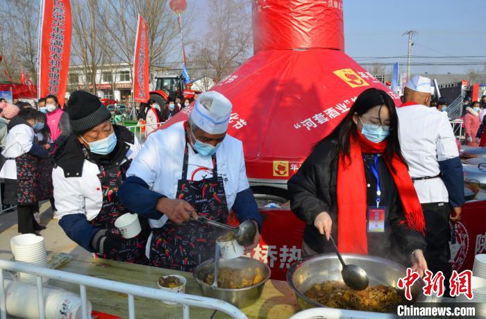 图为民间年猪文化节现场。　张林虎 摄