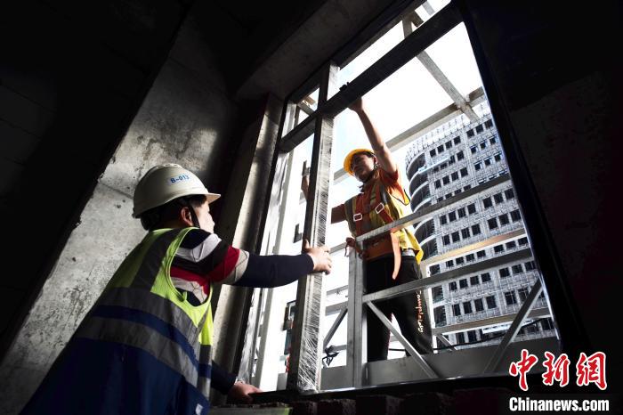 梅州市人民医院新住院大楼建设中 陈文 摄