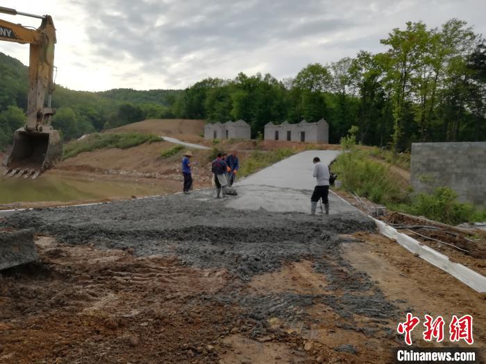 硬化基地公路(资料图) 许慧 摄