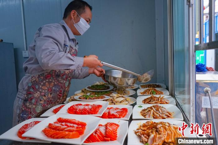 准备年夜饭 陈旭彬 摄