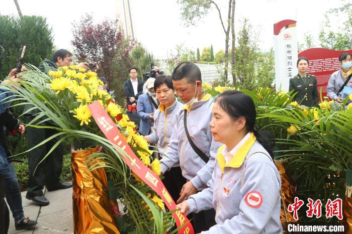 湖南道县举行“清明祭树湘”纪念活动。　陈志军 摄