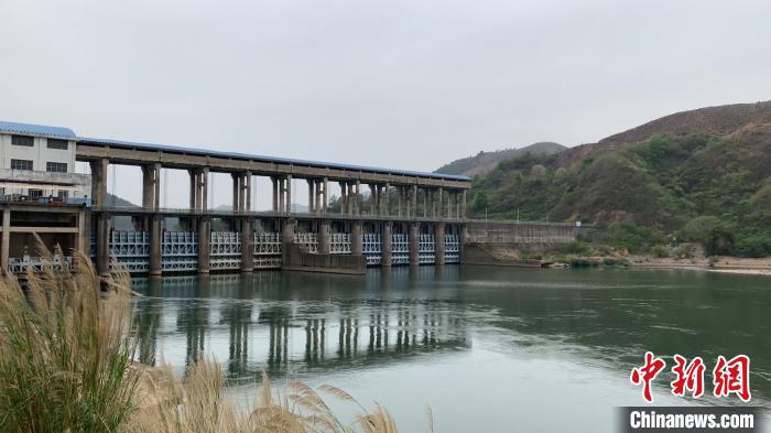 洛清江干流西岸电站河段河水清澈。　王以照 摄