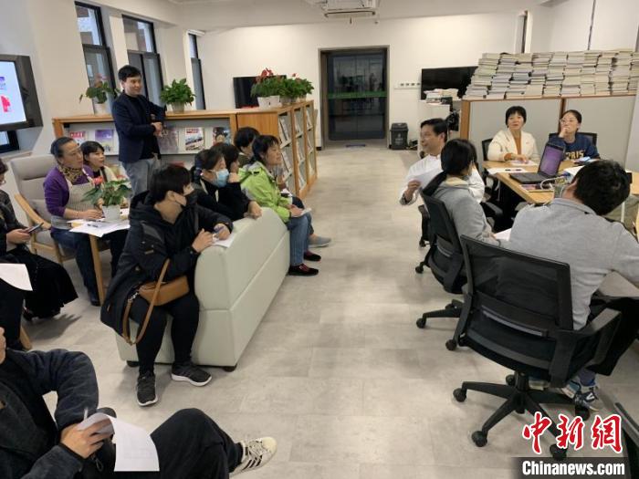 家政专业学员在上课。 资料图 　赵文秀 摄