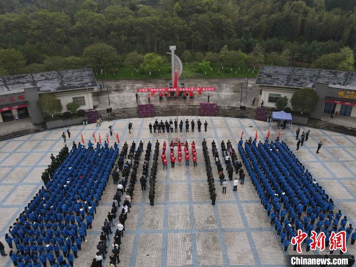 “清明祭英烈”现场。徐铭怿供图