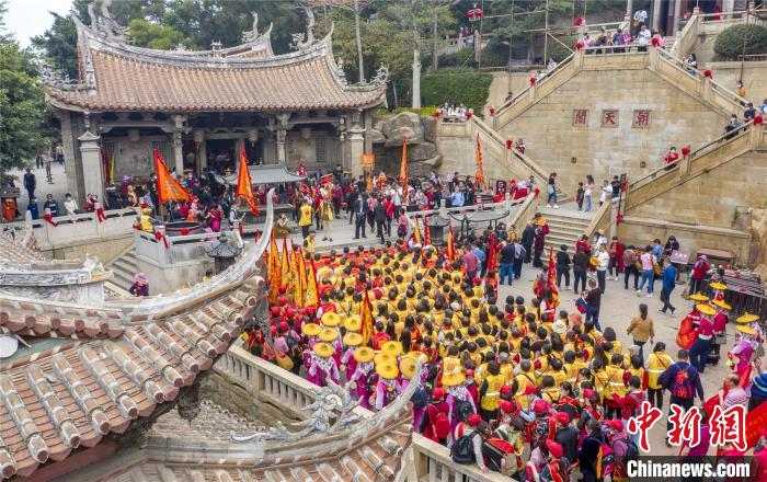 湄洲岛纪念妈祖诞辰1061周年。　林春盛 摄