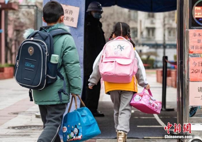 资料图：北京市中小学、幼儿园开学。 中新社记者 侯宇 摄