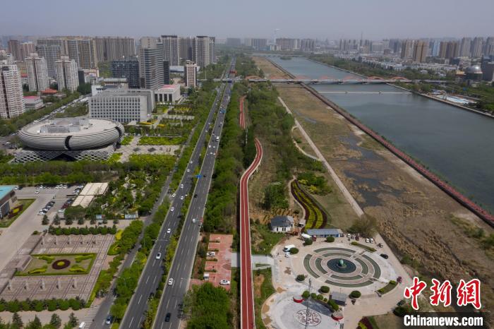 太原市滨河自行车道建成 韦亮 摄