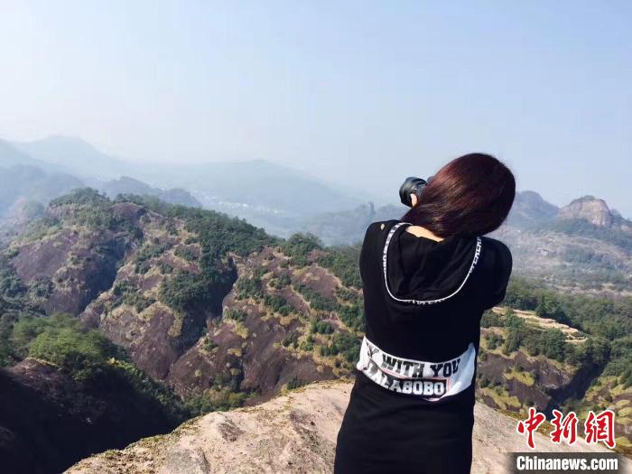 武夷山牛栏坑风景吸引游客。(资料图片) 张丽君 摄