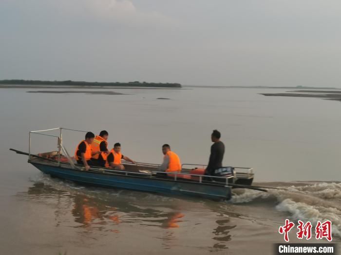 图为救援现场。　高瑞峰 摄