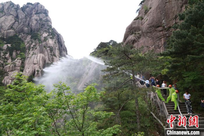 黄山景区演练高山消防。　黄山市委宣传部 供图