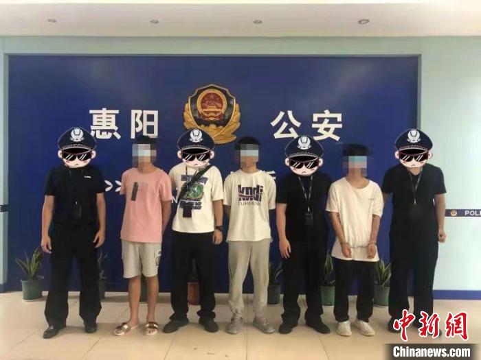 图为被警方抓获的电信诈骗嫌疑人。　惠阳公安分局供图