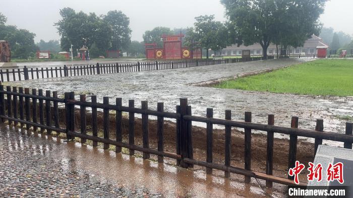 图为强降雨致殷墟景区内露天遗址已进水。　殷墟景区供图