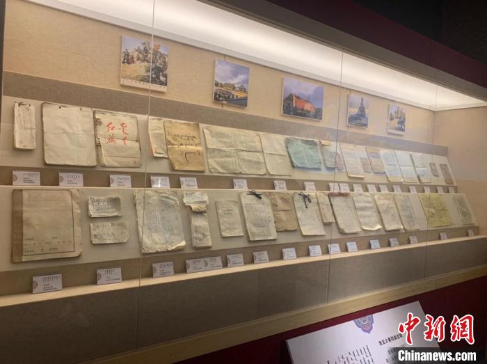 图为牧区大寨博物馆内部分展品。　奥蓝 摄