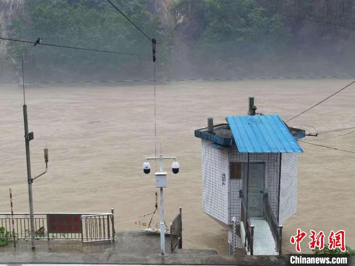 图为重庆云阳县汤溪河不断上涨的河水。　重庆市水利局供图