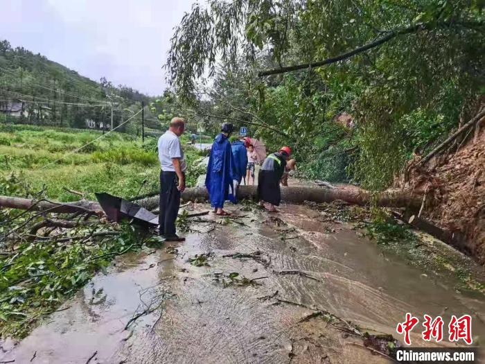 21日至22日安康汉阴突降暴雨。　汉阴县融媒体中心供图