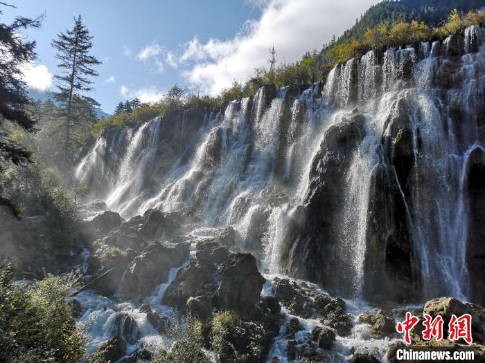 九寨沟风景名胜区。　安源 摄