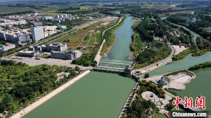 博湖县努力将整个博湖建设成为宜居、宜游、宜业的生态大公园。　牛雨萌 摄