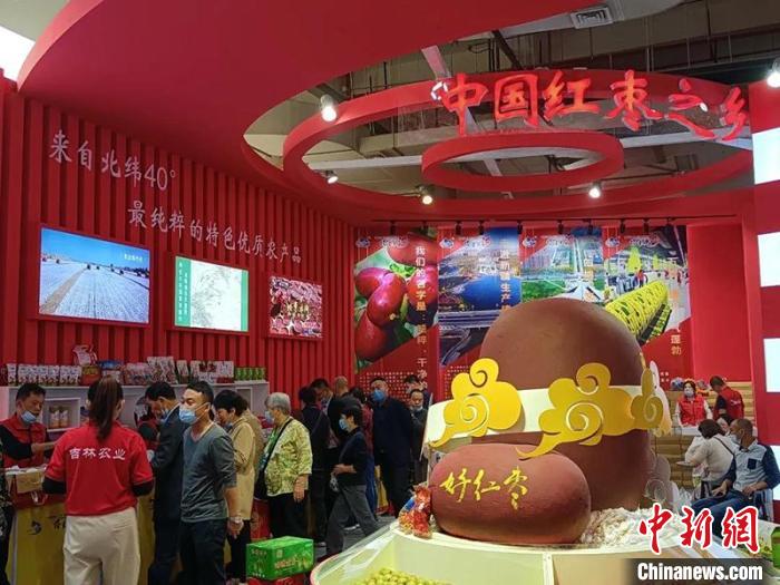 台州援疆指挥部着力推进“十城百店”工程，助力第一师阿拉尔市农特产品“走出去”。(资料图) 台州援疆指挥部供图