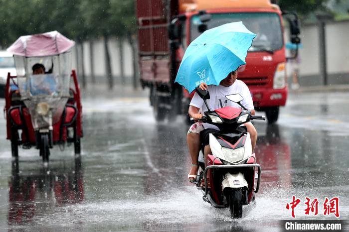 陕西出现大范围强降雨。　张远 摄