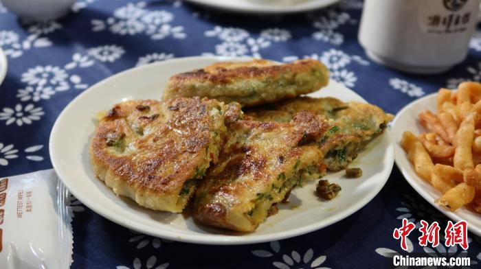 兰溪特色美食“鸡子馃”。　董易鑫 摄