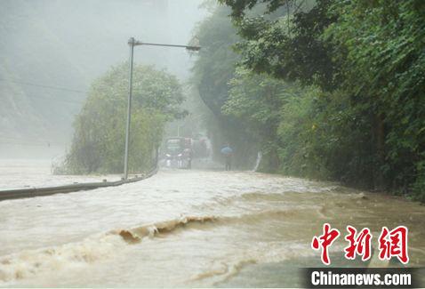 暴雨袭城。　重庆巫溪县委宣传部供图