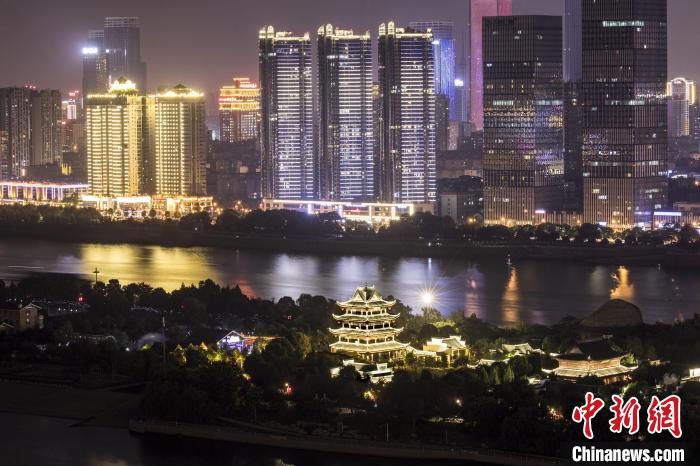 长沙市夜景。　寇善勤 摄