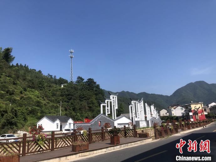 金源村一景。　林波 摄