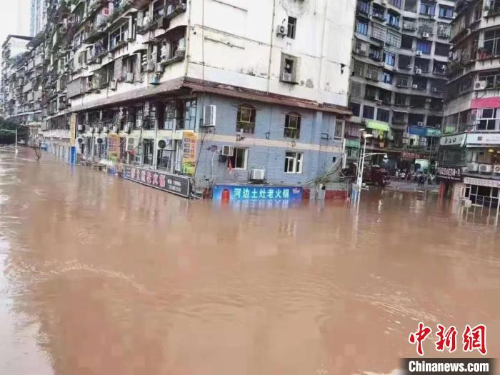 渠江水位上涨，淹没沿江门市。　达州市应急管理局供图