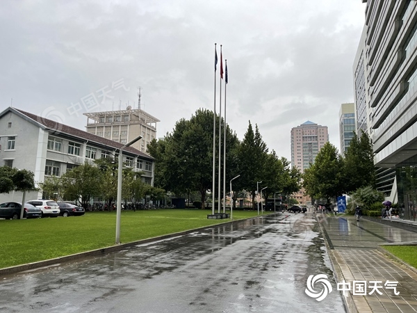 北京今晨仍有明显降雨。