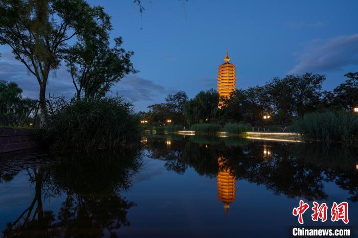 北起北京、南达杭州的京杭大运河，蜿蜒1794公里，是世界上里程最长、工程量最大的人工运河。　中新社 史春阳 摄