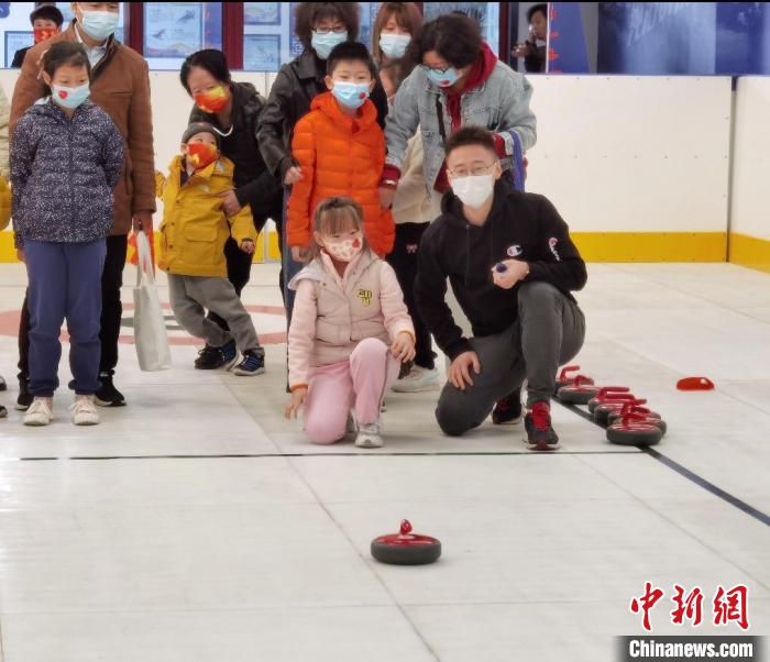 北京举办第三届“社区邻里节”活动。　北京市西城区民政部门供图