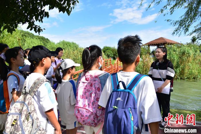 青浦区青少年活动中心设计的“水韵？寻迹”行走课堂。　上海市教委供图