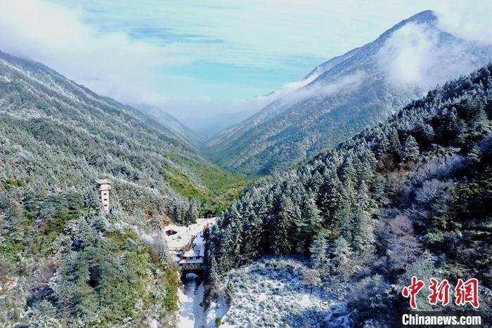 资料图为武夷山国家公园美丽的雪景。(无人机照片) 中新社记者 王东明 摄