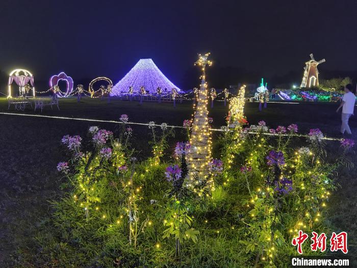 图为广东惠州推出的“太空人”夜游 项目一景。　惠城区委宣传部供图