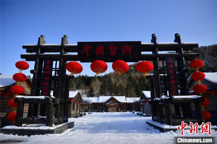 雪乡悬挂起大红灯笼迎客 雪乡风景区供图