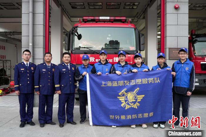 上海市首支中学生消防志愿者服务队成立。　徐汇区消防救援支队供图