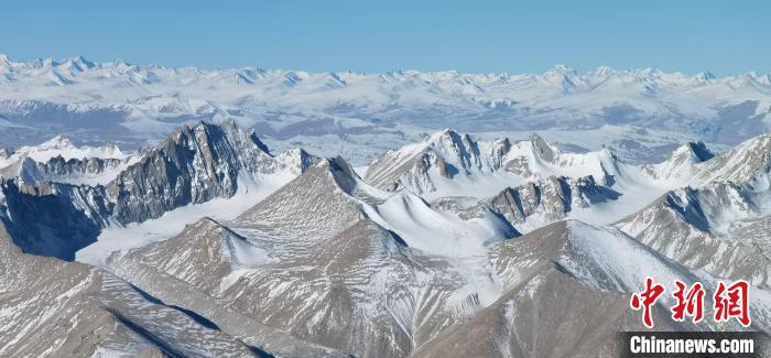 图为航线沿途俯瞰角度风景。　阿里昆莎机场供图